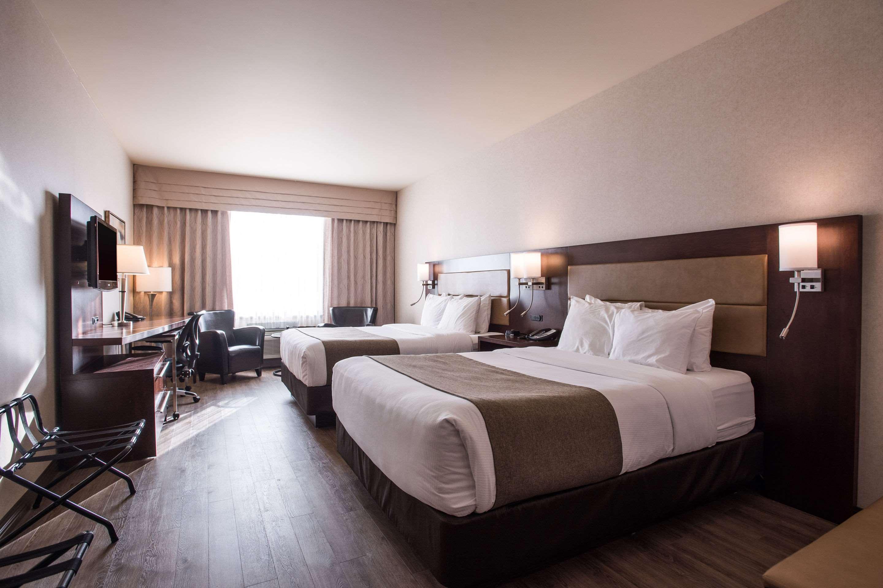 Quality Inn & Suites Val-d'Or Exteriér fotografie