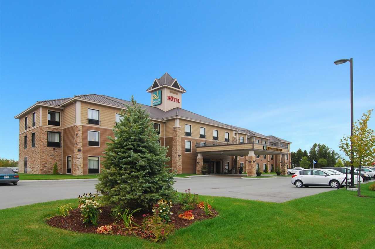 Quality Inn & Suites Val-d'Or Exteriér fotografie