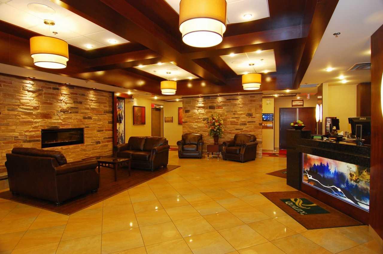 Quality Inn & Suites Val-d'Or Exteriér fotografie