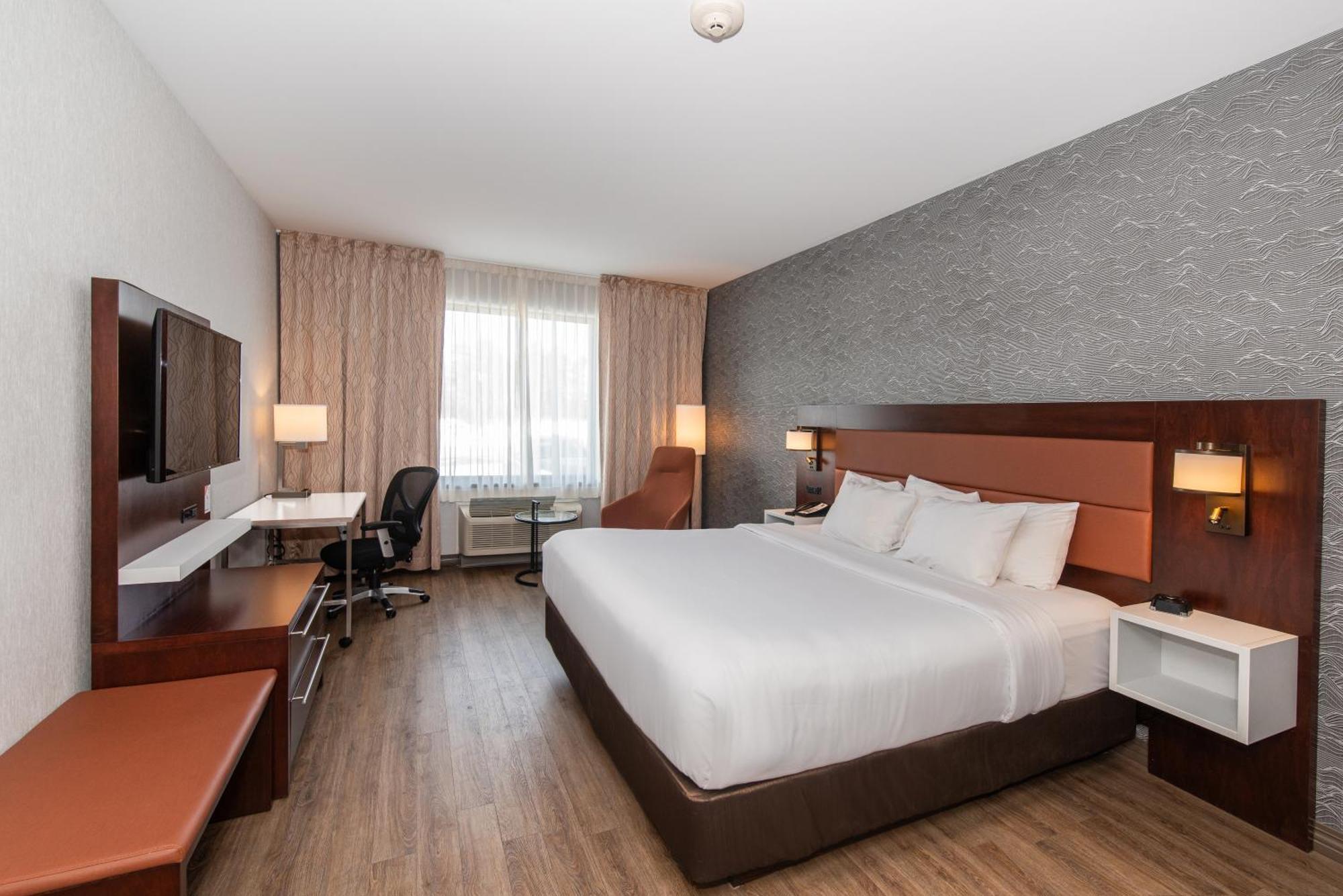 Quality Inn & Suites Val-d'Or Exteriér fotografie