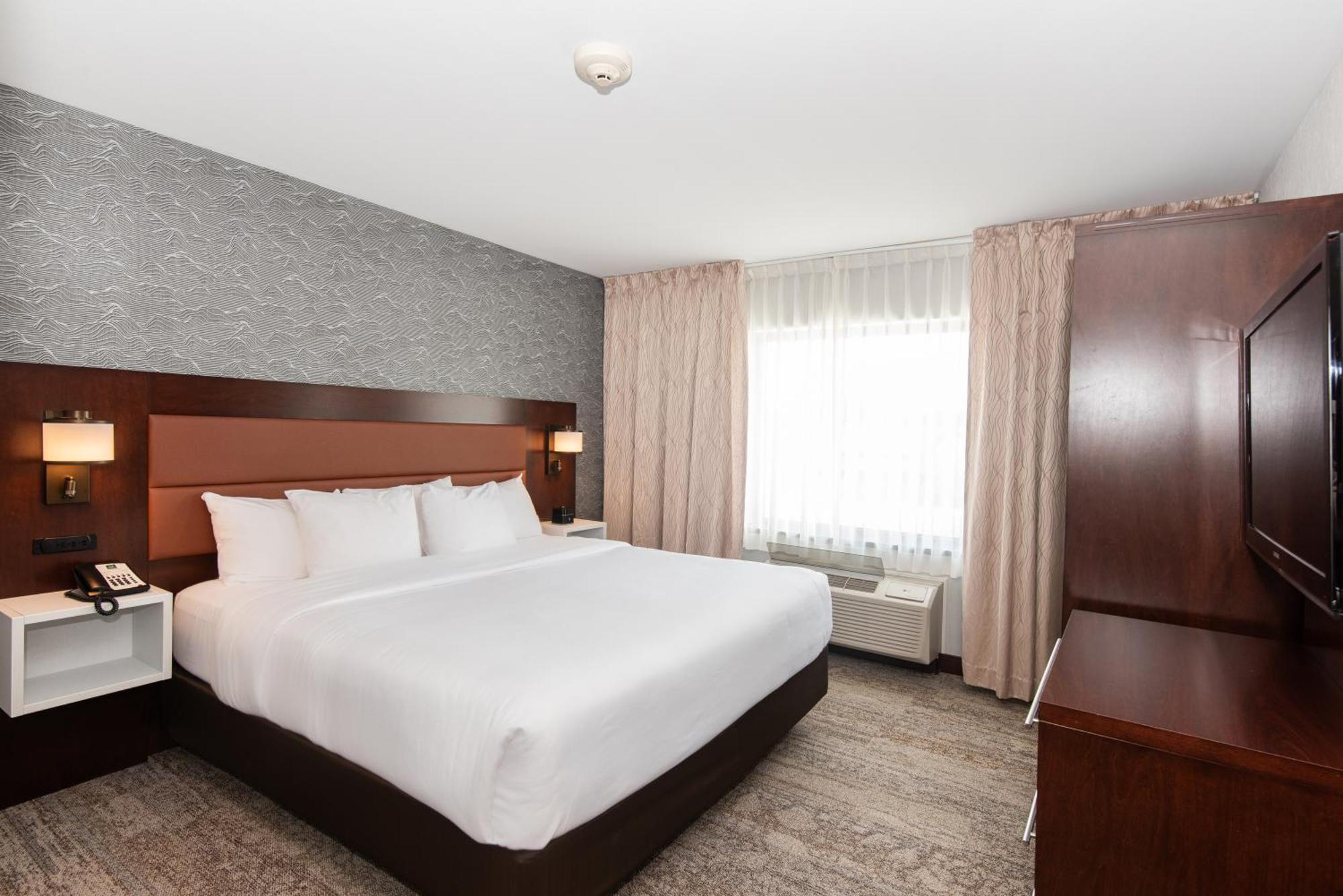 Quality Inn & Suites Val-d'Or Exteriér fotografie