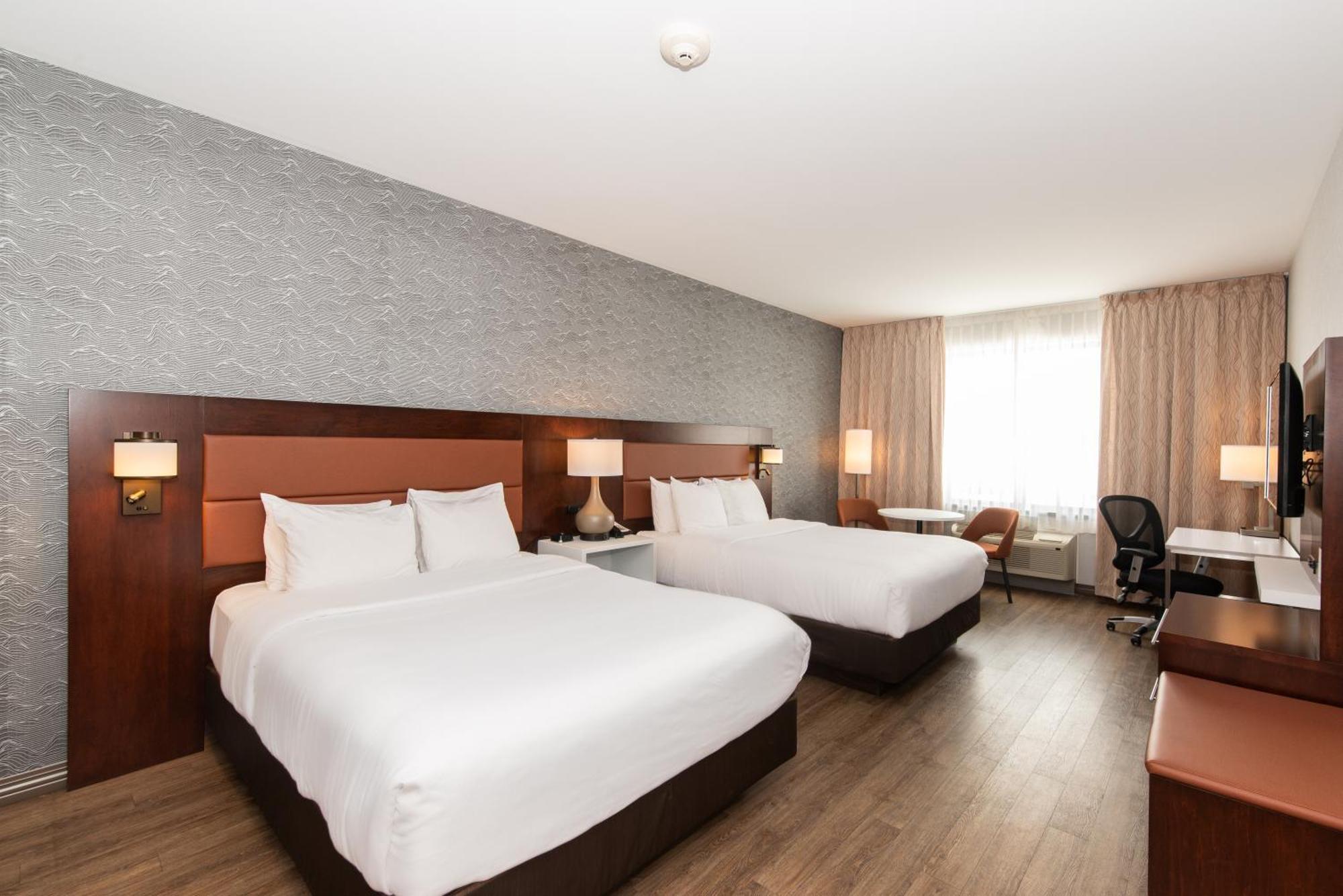 Quality Inn & Suites Val-d'Or Exteriér fotografie