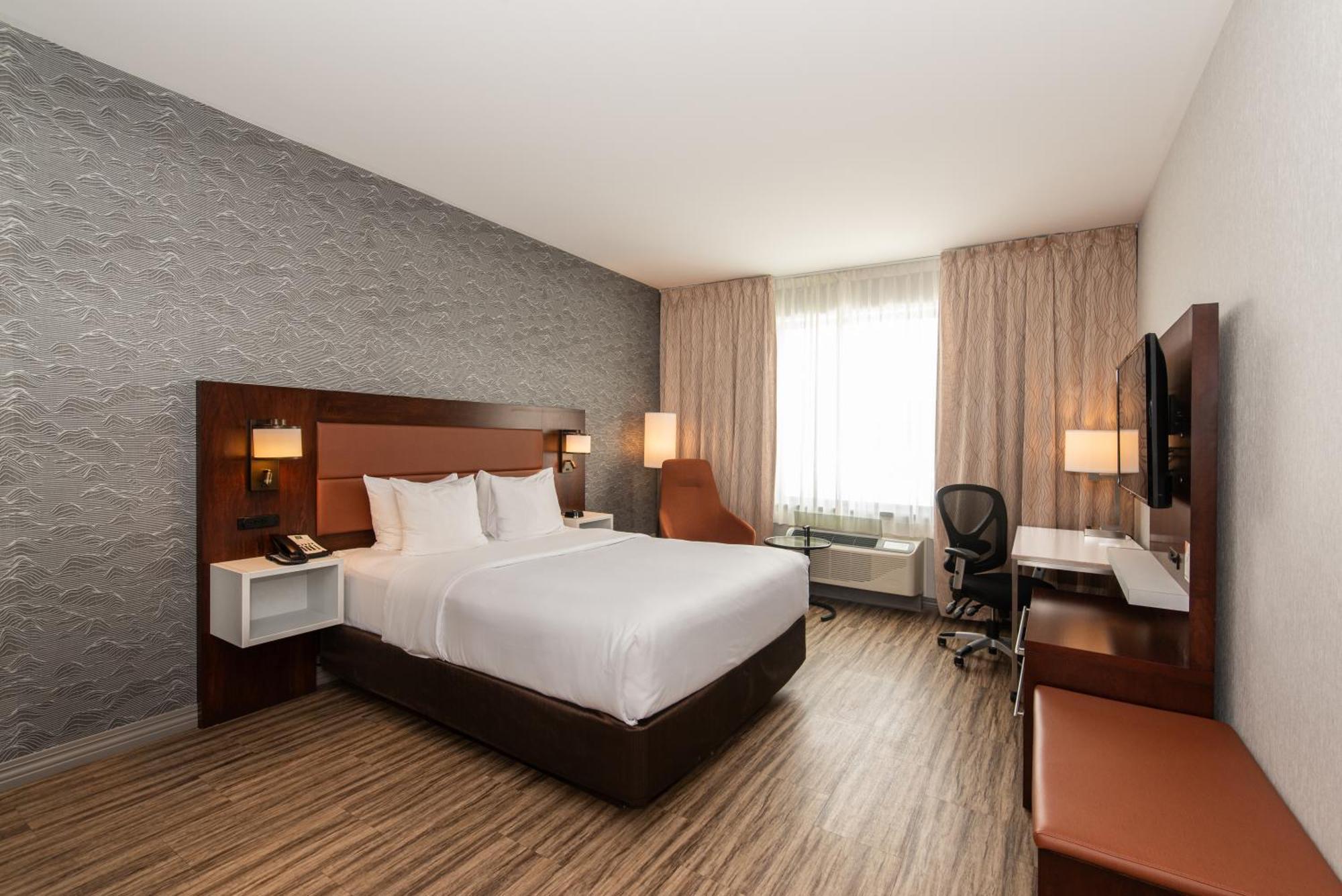 Quality Inn & Suites Val-d'Or Exteriér fotografie
