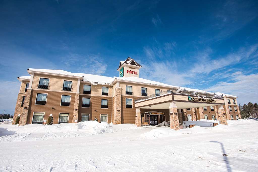 Quality Inn & Suites Val-d'Or Exteriér fotografie