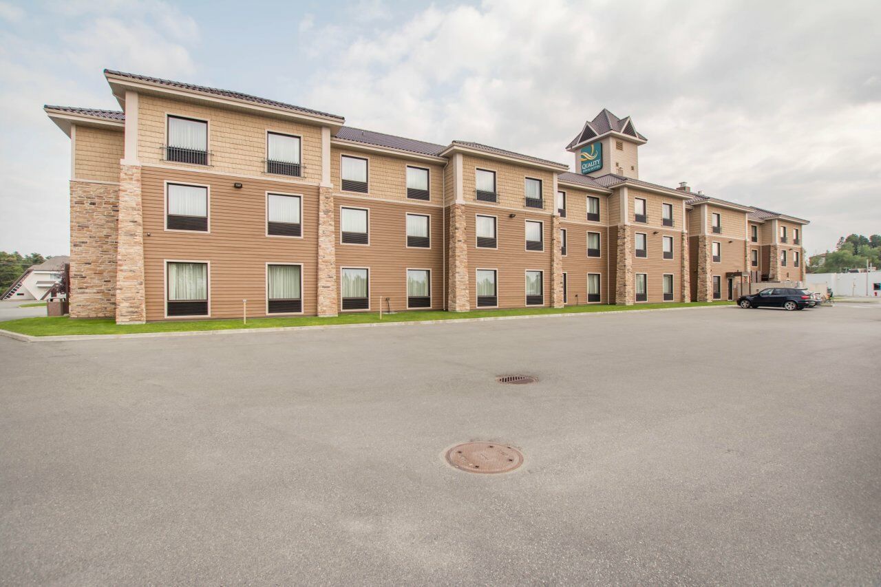 Quality Inn & Suites Val-d'Or Exteriér fotografie